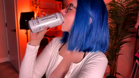 Polly  Online mostly at 9pm-2am UK Time online show from November 10, 6:21 pm