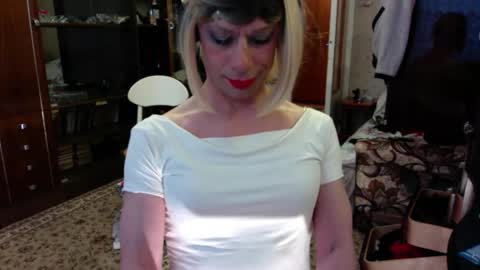 Violetta Elysia online show from February 3, 6:40 am