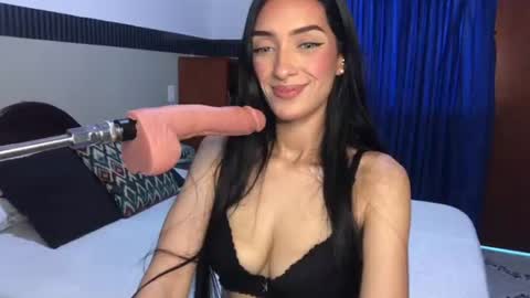 vsantini_ online show from June 18, 9:31 pm