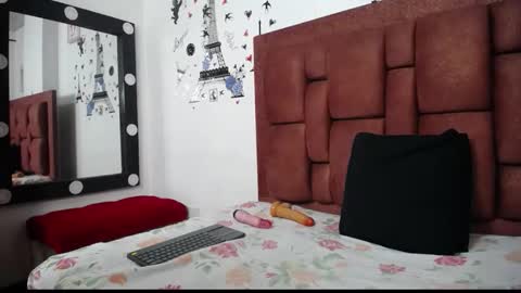 Zafiroo online show from March 8, 4:05 am