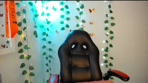 EMILY online show from June 24, 9:27 am