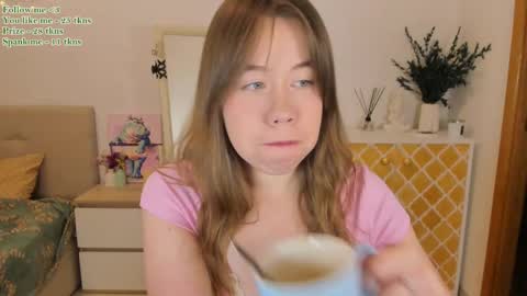 Snapshot of watermelon_sugar_ chatting on February 14, 3:58 pm Tess  Pls support me with  Can we reach 155 my favorite number online show from February 14, 3:58 pm
