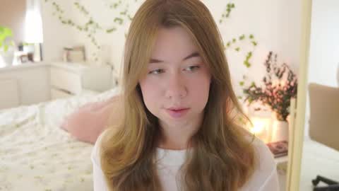 Snapshot of watermelon_sugar_ chatting on October 3, 12:02 pm Tess  Pls support me with  Can we reach 155 my favorite number online show from October 3, 12:02 pm