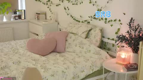 Snapshot of watermelon_sugar_ chatting on October 4, 12:03 pm Tess  Pls support me with  Can we reach 155 my favorite number online show from October 4, 12:03 pm