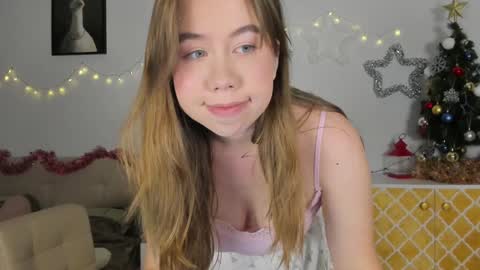 Snapshot of watermelon_sugar_ chatting on January 9, 3:44 pm Tess  Pls support me with  Can we reach 155 my favorite number online show from January 9, 3:44 pm