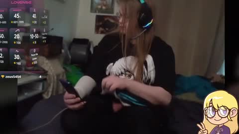 Snapshot of waysoft23 chatting on December 9, 9:37 pm Ash online show from December 9, 9:37 pm