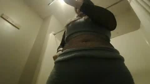 Snapshot of waywardqueen chatting on October 31, 10:48 am waywardqueen online show from October 31, 10:48 am