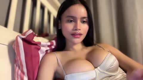 Maggie online show from February 8, 4:27 am