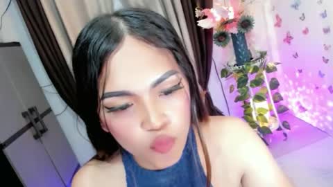 Hi Im LOVIE Please dont forget to follow and thumbs up me online show from March 12, 4:05 am