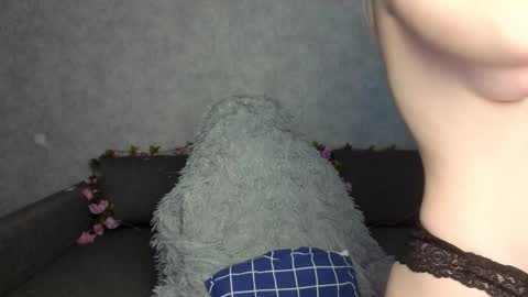 Wendy online show from March 12, 2:04 am