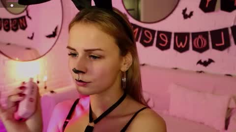 Im Wendy online show from October 23, 9:15 pm