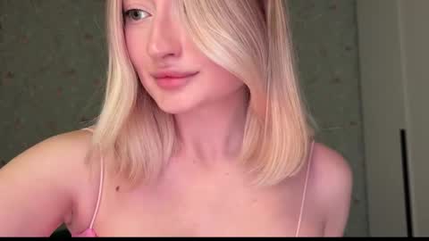 Daisy    online show from February 1, 5:10 pm