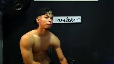 wesley_77 online show from May 26, 4:24 pm