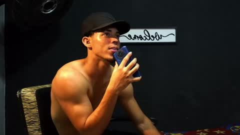 wesley_77 online show from April 24, 11:18 pm