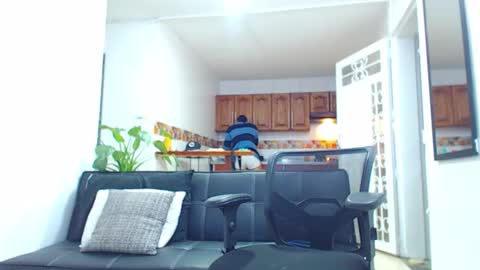 Wesley Rogger online show from February 6, 2:26 am