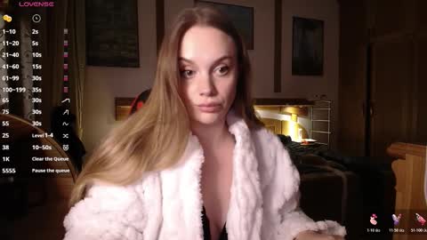 Lana online show from November 8, 9:40 pm