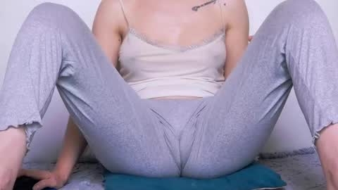Beatrice Moan from LovenseWet from Tip MenuOpen for Private online show from April 25, 5:42 am