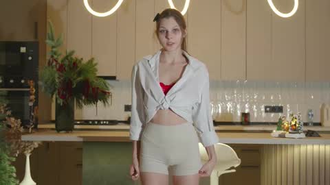 Naomi online show from December 16, 2:30 am