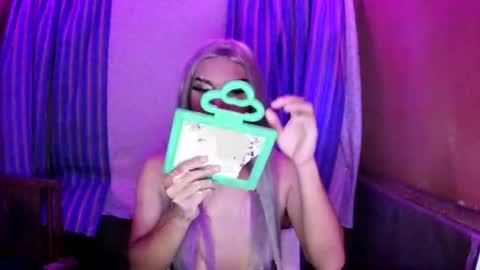 whispering_ering online show from July 26, 12:58 pm