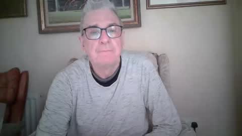 whitebriefs009 online show from January 14, 9:39 am