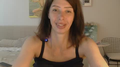 White Queen online show from August 3, 8:49 am
