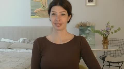 White Queen online show from June 23, 8:22 am