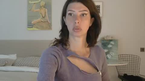 White Queen online show from July 22, 3:41 am