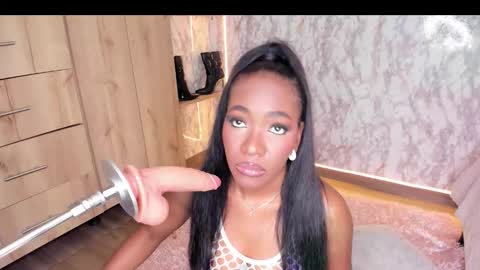 whitneyyfox online show from March 12, 10:35 pm