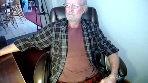 whofcares2 online show from February 17, 6:40 pm