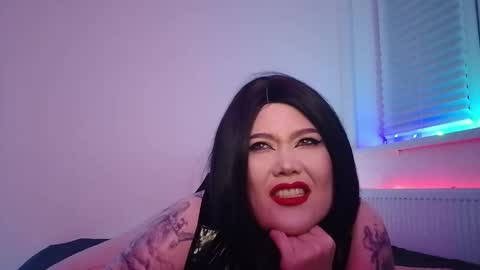 Laura  online show from October 31, 7:58 pm