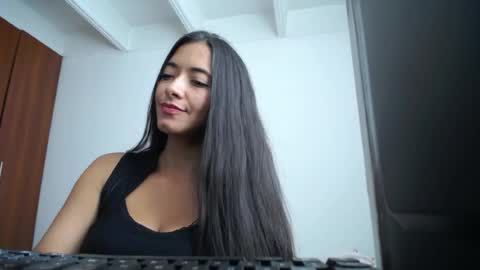Ilauren online show from June 17, 8:36 pm