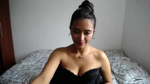 Ilauren online show from July 10, 6:23 pm