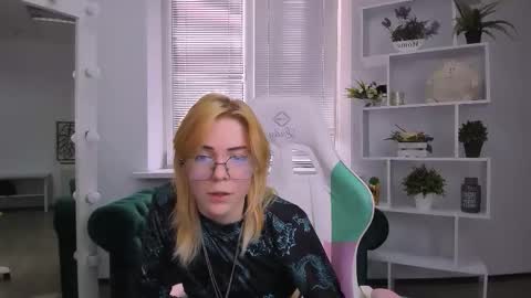 Snapshot of wild_berry_soul chatting on October 19, 6:51 am wild_berry_soul online show from October 19, 6:51 am