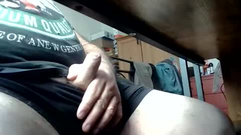 Snapshot of willcoyote chatting on October 5, 6:44 am Willy online show from October 5, 6:44 am