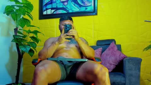 Snapshot of william_parra55 chatting on October 12, 12:53 pm William Parra online show from October 12, 12:53 pm
