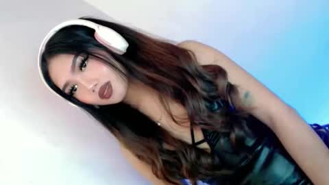 LE XI online show from December 4, 2:38 pm