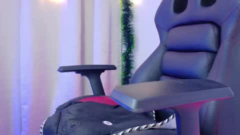 willy_veins online show from December 15, 6:26 pm