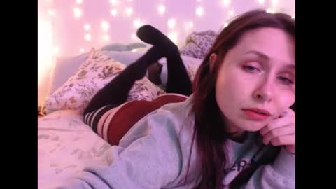 Eevie online show from February 4, 2:26 am