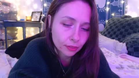 Eevie online show from December 15, 8:19 am