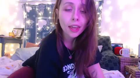 Eevie online show from December 9, 5:51 am