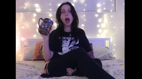 Eevie online show from February 4, 2:28 am