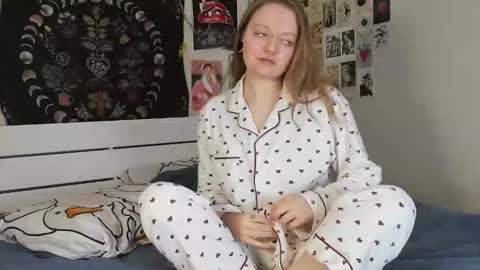 wonderconnie online show from September 20, 10:07 am