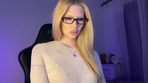 wonderladyy online show from December 19, 9:32 pm