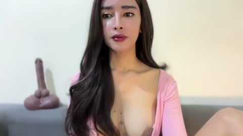 Lily online show from July 5, 8:10 am