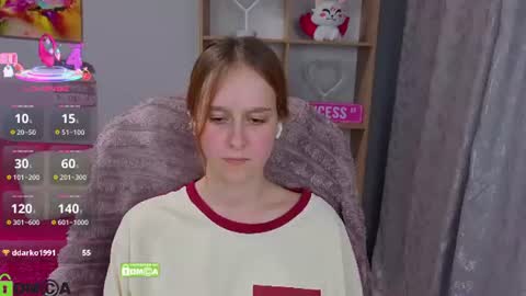 wow_emma_ online show from July 28, 3:21 pm