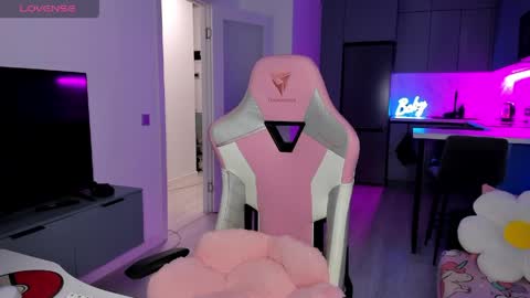 Emi online show from March 18, 5:02 am