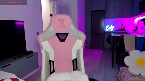 Emi online show from February 4, 4:05 am