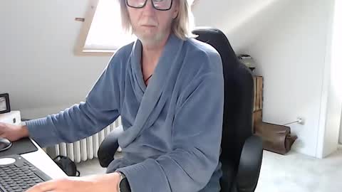 WyattEarp64 online show from September 15, 8:49 am