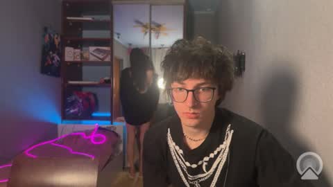 Philipp and Este online show from February 3, 3:15 am