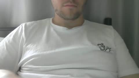 Snapshot of x_yes chatting on September 9, 2:06 pm x_yes online show from September 9, 2:06 pm